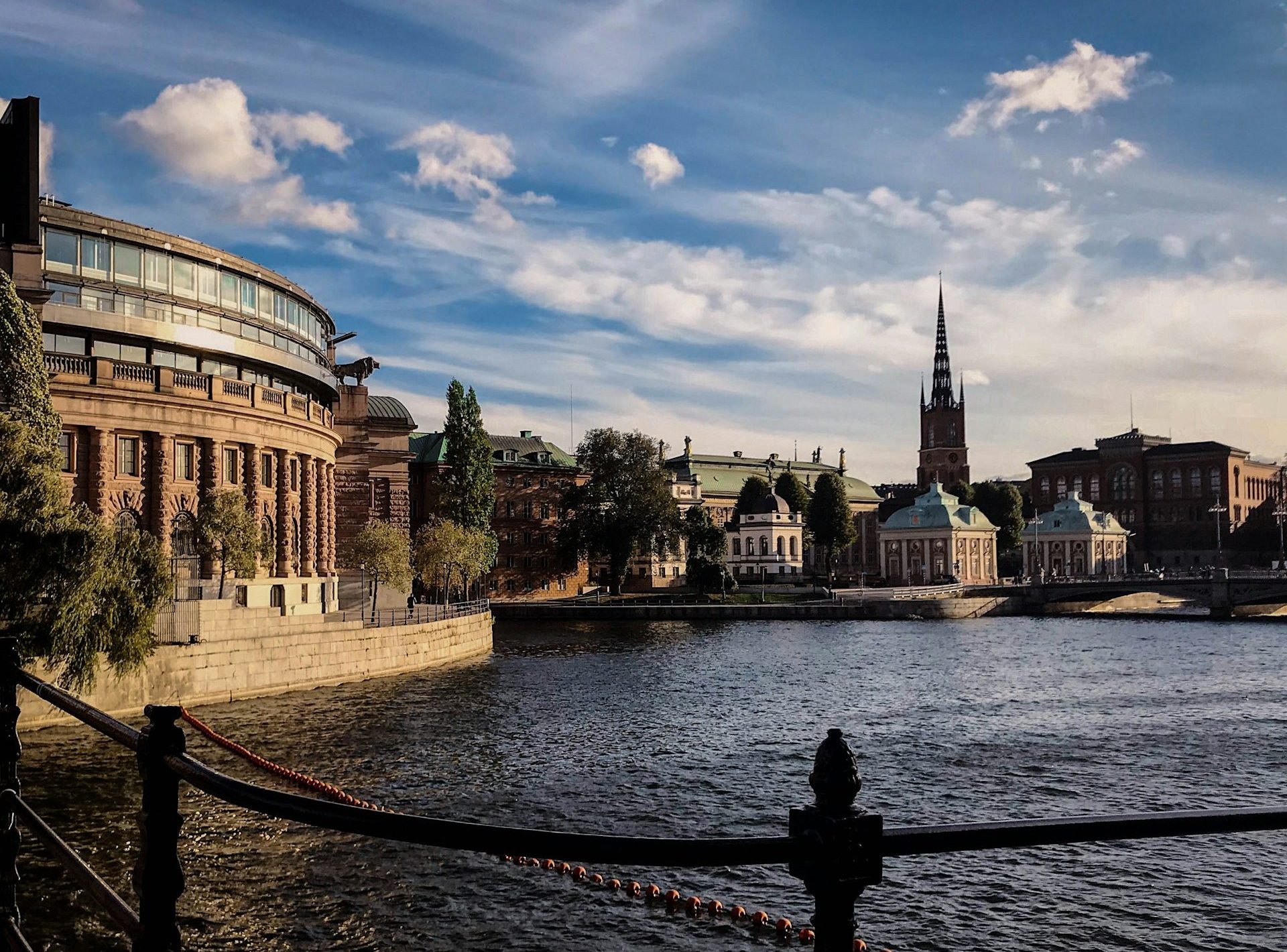 Bild över vattnet på Sveriges riksdag